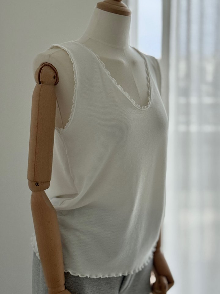 Heize - Korean Women Fashion - #womensfashion - Rena Sleeveless Tee - 11