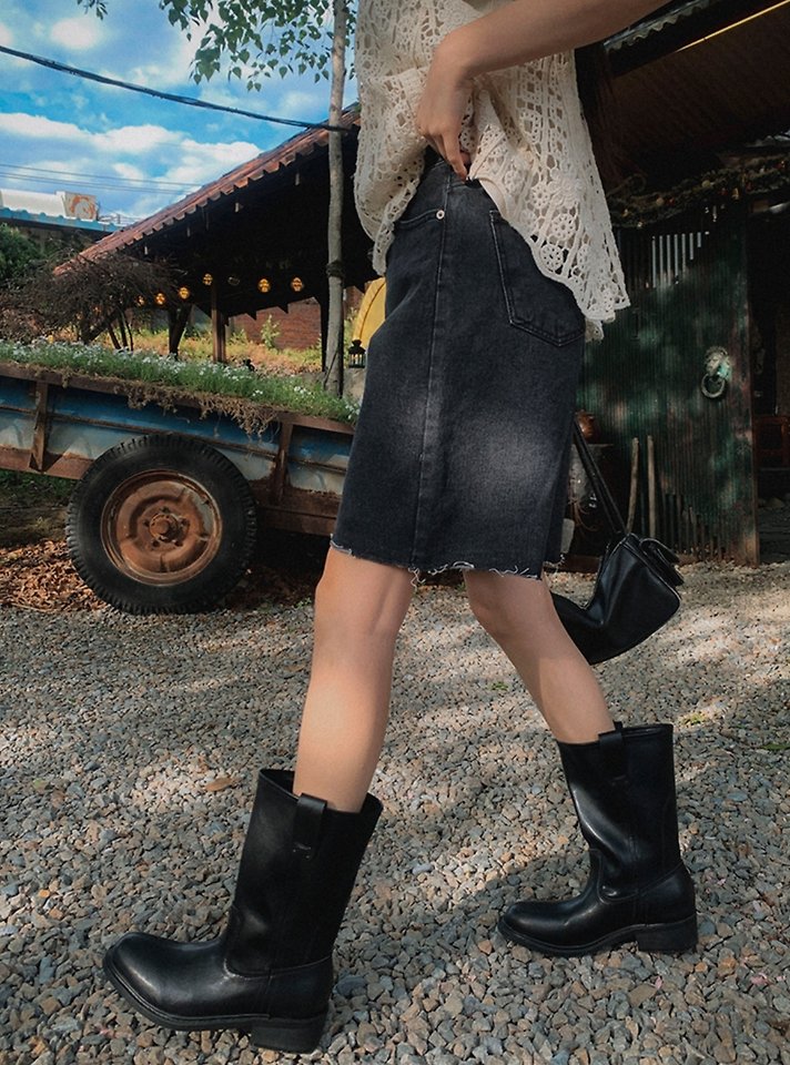 I'm here - Korean Women Fashion - #vintageinspired - 342 Cut-Off Black Denim Shorts - 4