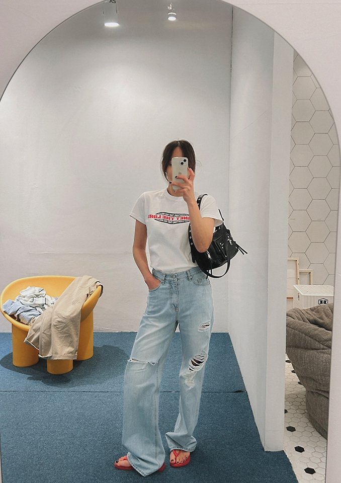 I'm here - Korean Women Fashion - #vintagekidsstyle - 889 Loose Fit Distressed Jeans - 2