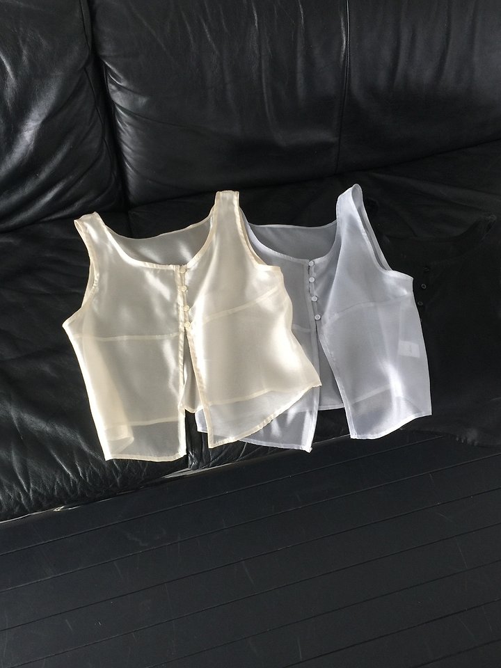 Jeiin - Korean Women Fashion - #momslook - Shine Sleeveless Blouse - 3
