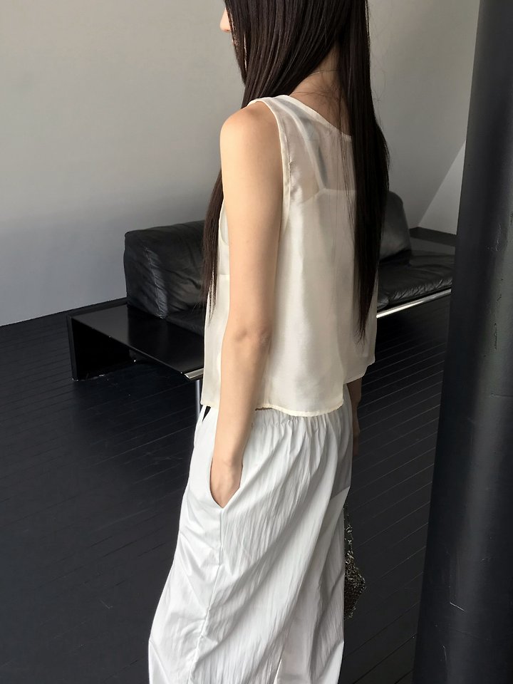 Jeiin - Korean Women Fashion - #vintagekidsstyle - Shine Sleeveless Blouse - 8