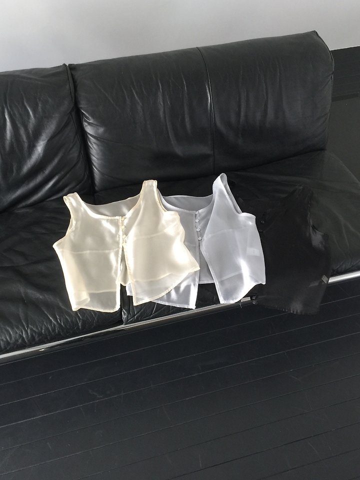 Jeiin - Korean Women Fashion - #womensfashion - Shine Sleeveless Blouse - 2