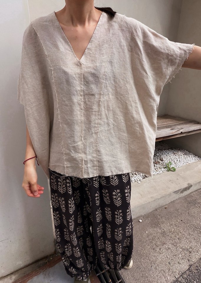 Lagrass - Korean Women Fashion - #restrostyle - V Blouse - 2