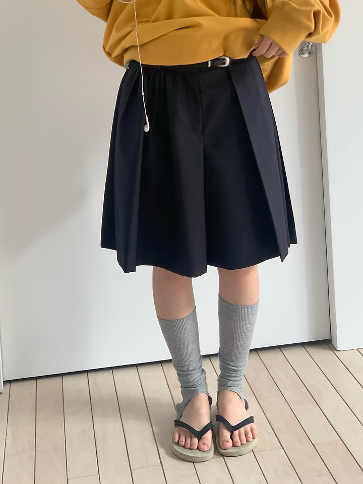 Logarden - Korean Women Fashion - #momslook - Unbalanced Big Half Pants - 3