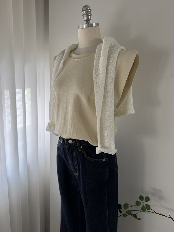 Most - Korean Women Fashion - #momslook - Boxy Sleeveless Tee - 3