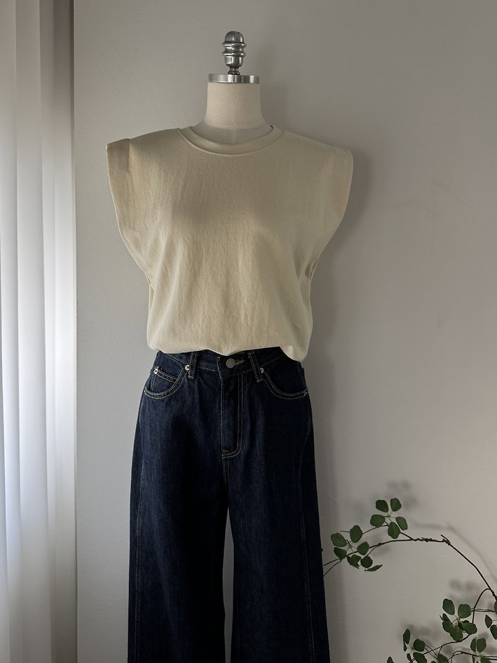 Most - Korean Women Fashion - #momslook - Boxy Sleeveless Tee - 5