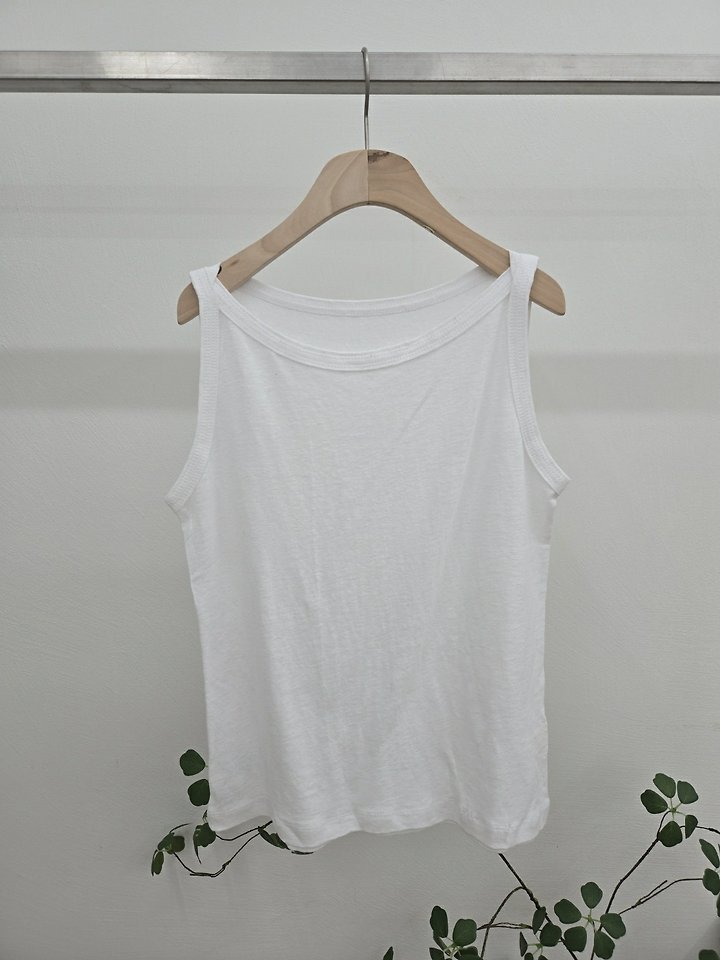 Most - Korean Women Fashion - #momslook - Lip Linen Sleeveless Top - 11