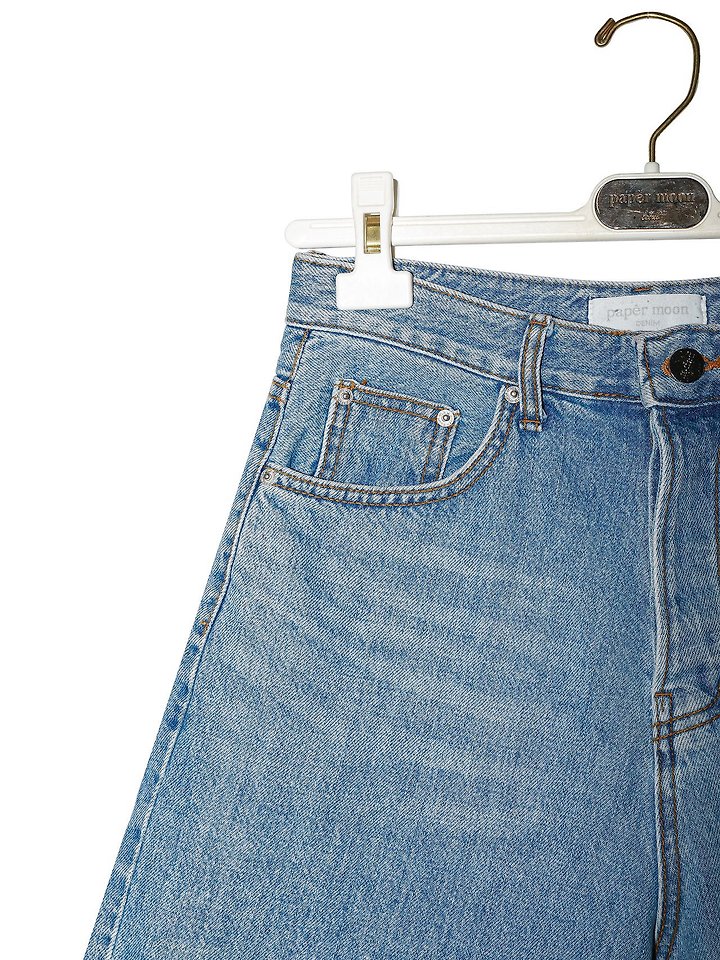 Paper Moon - Korean Women Fashion - #momslook - Cutted Detail Vintage Oversized Denim Shorts - 10