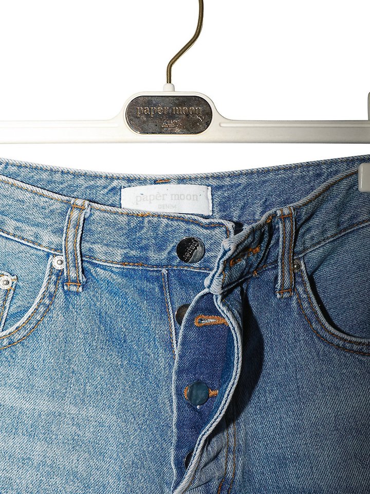 Paper Moon - Korean Women Fashion - #momslook - Cutted Detail Vintage Oversized Denim Shorts - 12