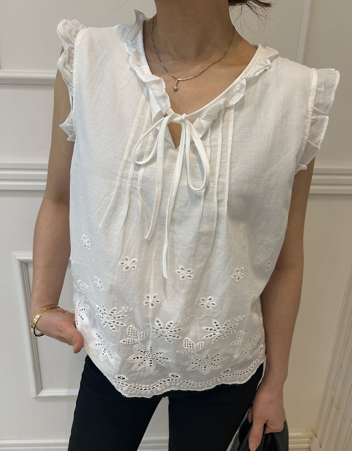Pearls room - Korean Women Fashion - #momslook - Embroidered Pintuck Sleeveless Blouse - 2