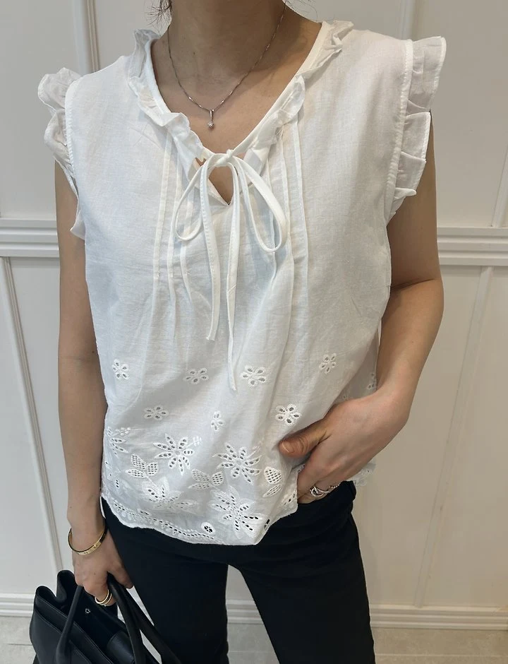 Pearls room - Korean Women Fashion - #womensfashion - Embroidered Pintuck Sleeveless Blouse - 4