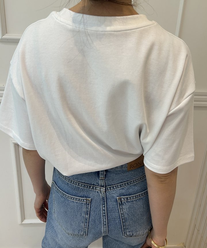 Pearls room - Korean Women Fashion - #vintageinspired - Pony Tee - 5