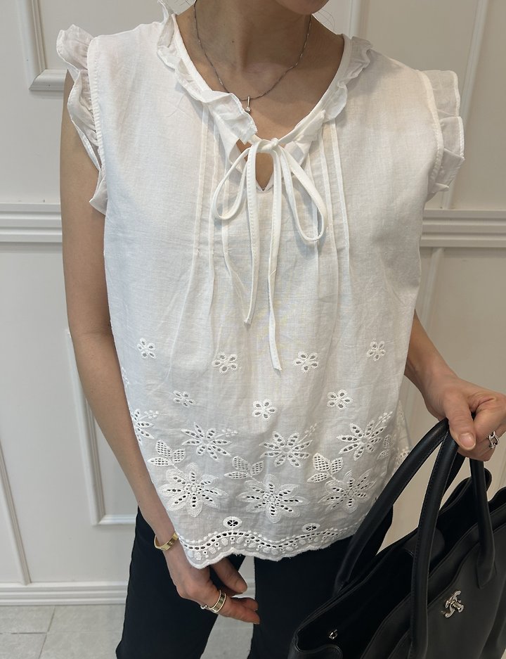 Pearls room - Korean Women Fashion - #womensfashion - Embroidered Pintuck Sleeveless Blouse - 3