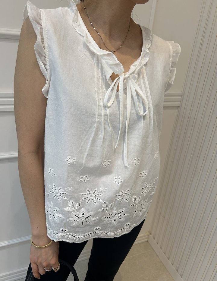 Pearls room - Korean Women Fashion - #womensfashion - Embroidered Pintuck Sleeveless Blouse - 5