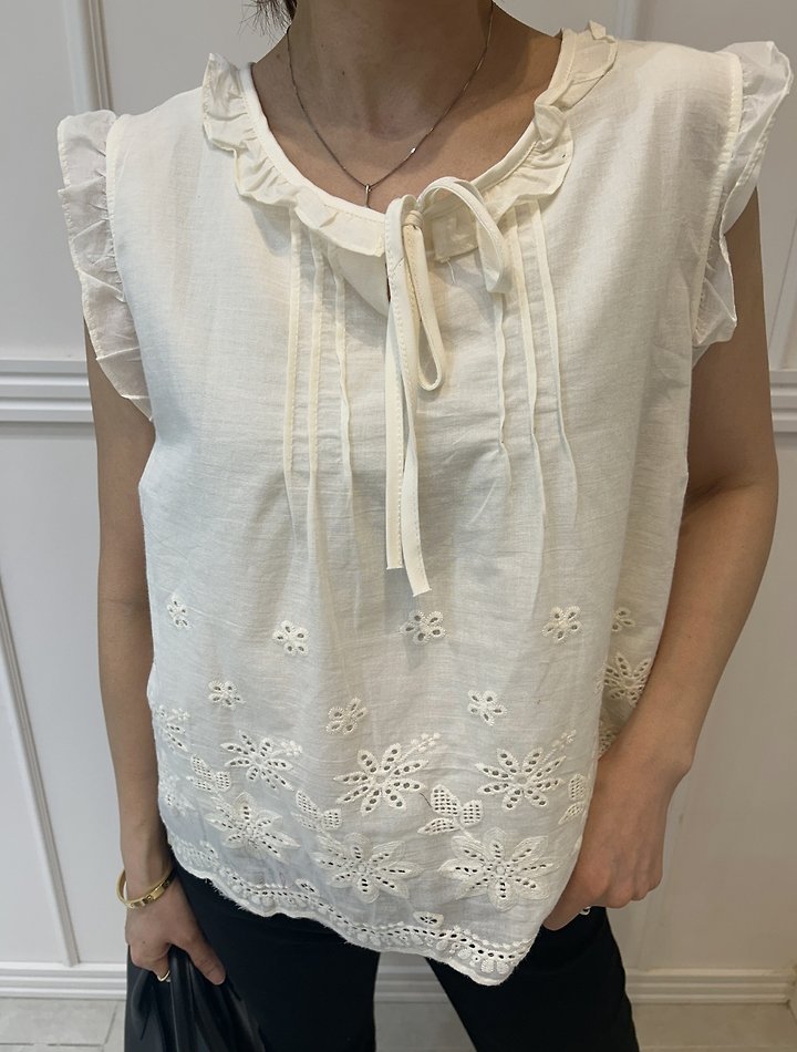 Pearls room - Korean Women Fashion - #womensfashion - Embroidered Pintuck Sleeveless Blouse - 9