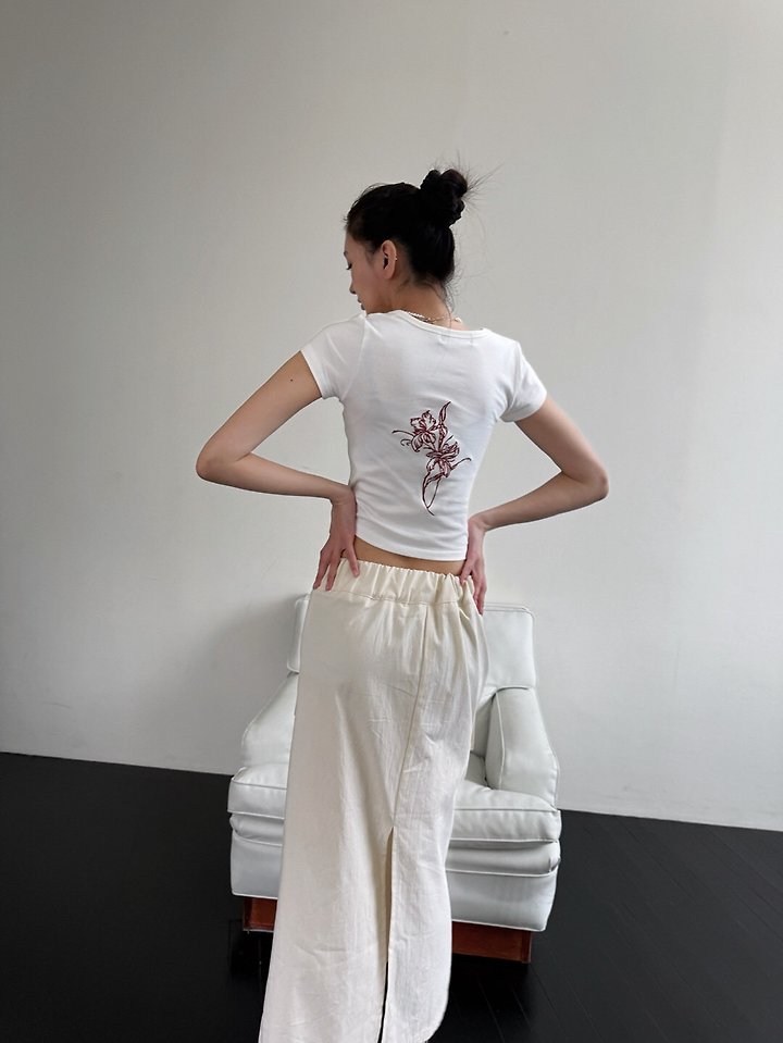 Rare Closet - Korean Women Fashion - #momslook - Flower Embroidery Tee - 4
