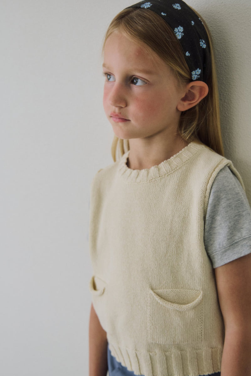 Soye - Korean Children Fashion - #childofig - Tabby Pocket Sleeveless Knit - 4