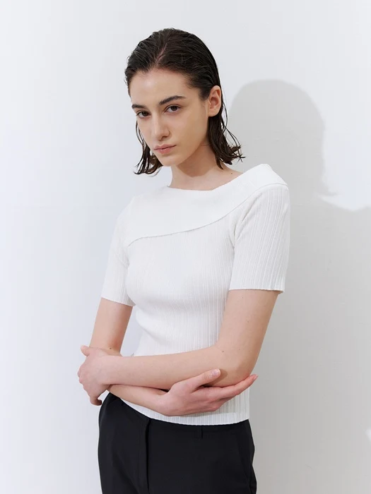 Off-shoulder Short Sleeve Knit