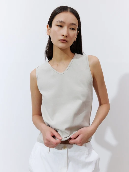 Narrow V-neck Sleeveless