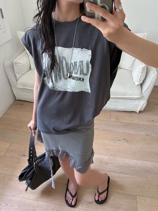 Unknown Cut-Off Sleeveless Top Unknown Cut-Off Sleeveless Top