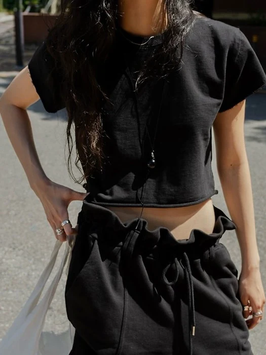 Cut-Off Line Crop Tee Cut-Off Line Crop Tee