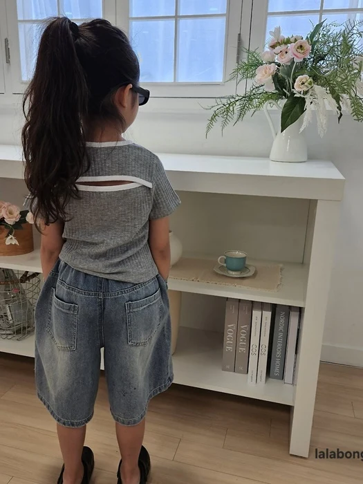 Rib Line Slit Tee