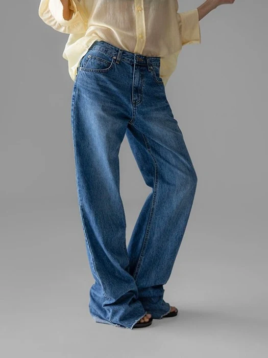 Classic Low-Cut Wide-Fit Mid-Blue Jeans Classic Low-Cut Wide-Fit Mid-Blue Jeans