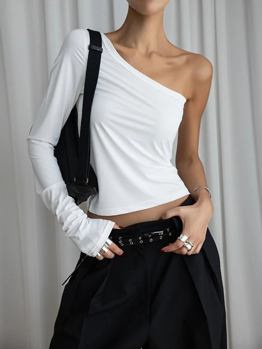 One-Shoulder Diagonal Line Long-Sleeve Top One-Shoulder Diagonal Line Long-Sleeve Top