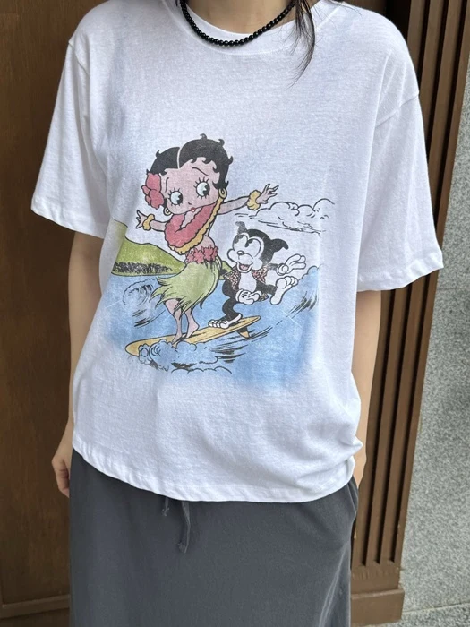 Surfing Betty Tee