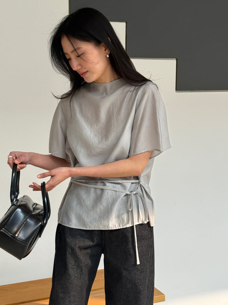 Amygrace - Korean Women Fashion - #momslook - Mock-Neck Short-Sleeve Blouse