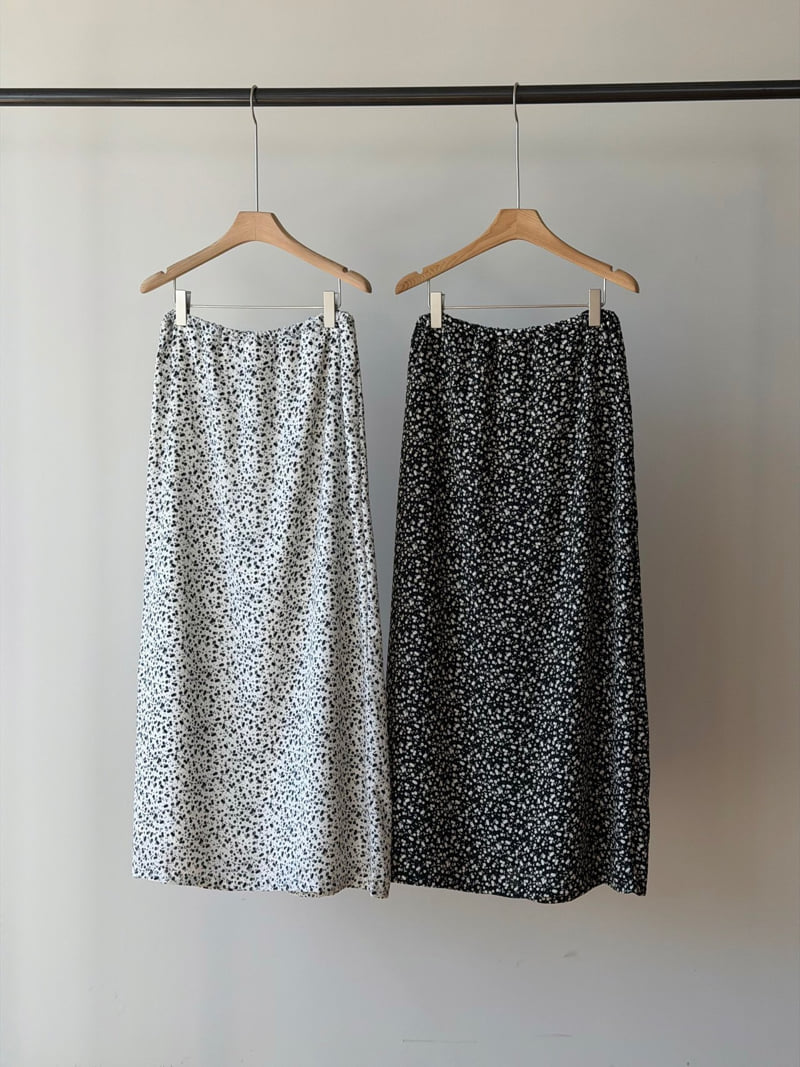 Amygrace - Korean Women Fashion - #momslook - Floral Elastic-Waist Skirt