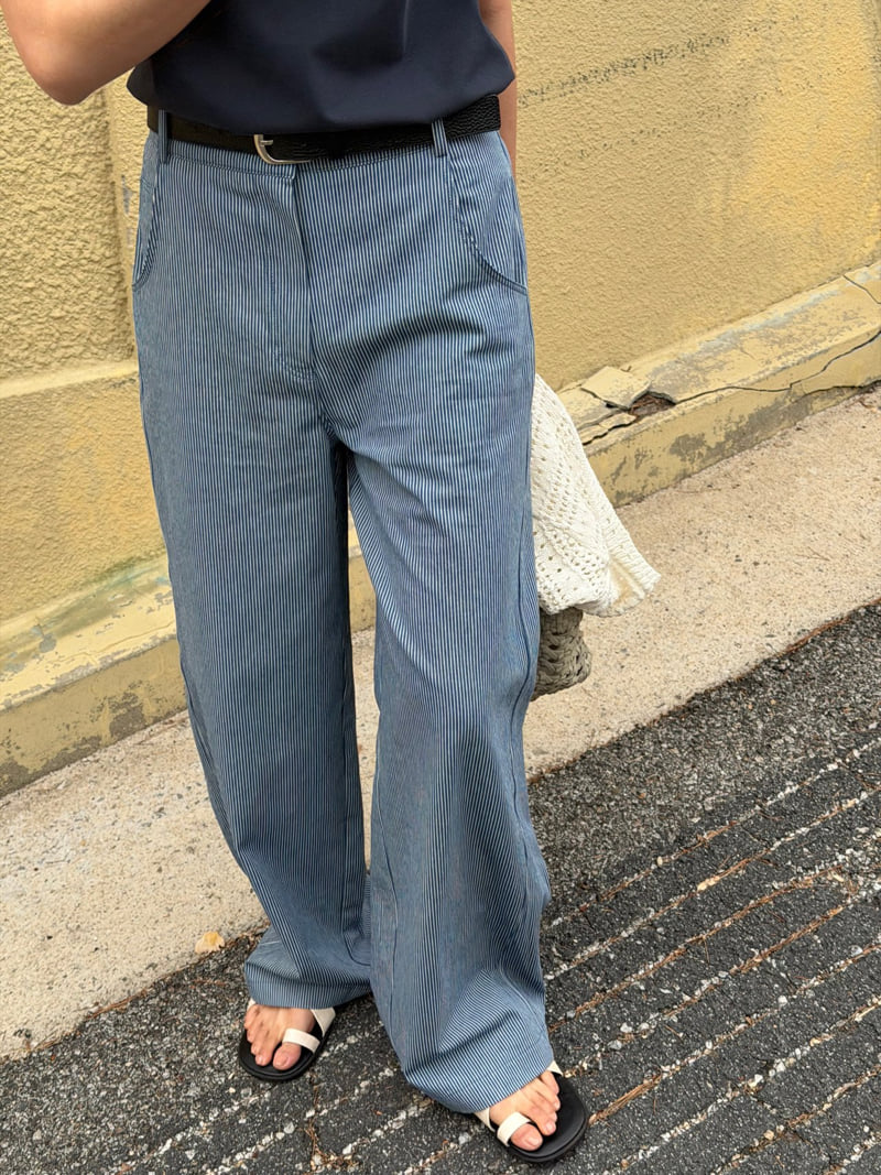 Amygrace - Korean Women Fashion - #restrostyle - Straight-Leg Striped Denim Pants - 4