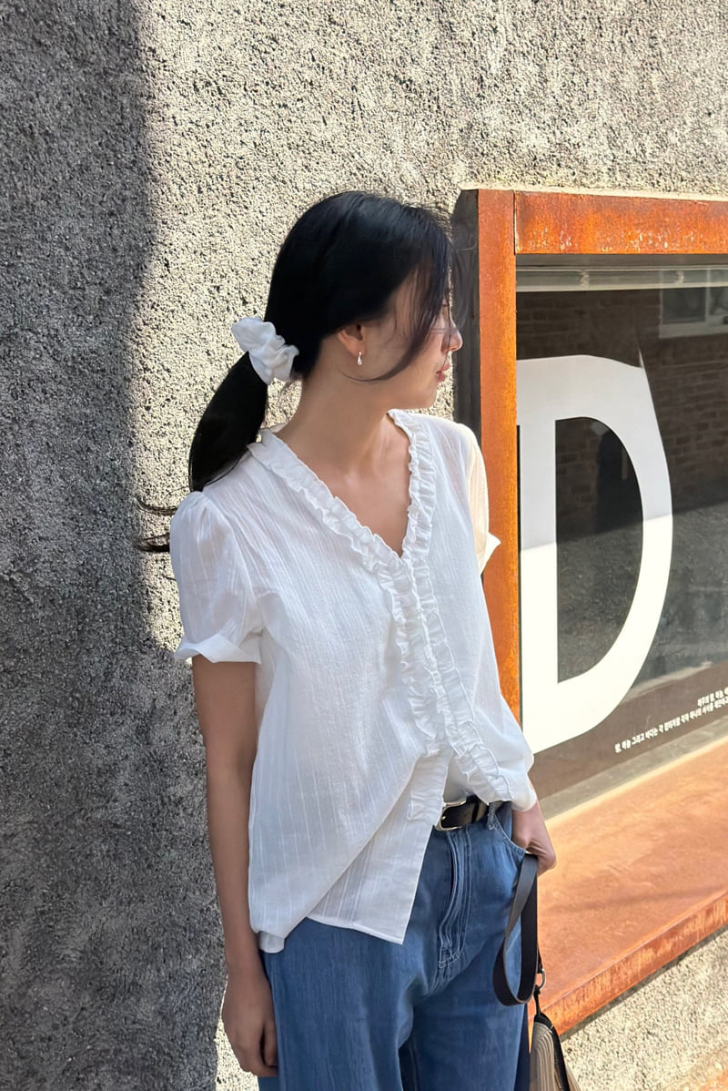 Amygrace - Korean Women Fashion - #vintagekidsstyle - Frill Blouse Scrunchie Set - 2