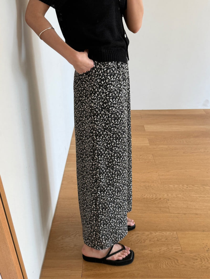 Amygrace - Korean Women Fashion - #womensfashion - Floral Elastic-Waist Skirt - 2