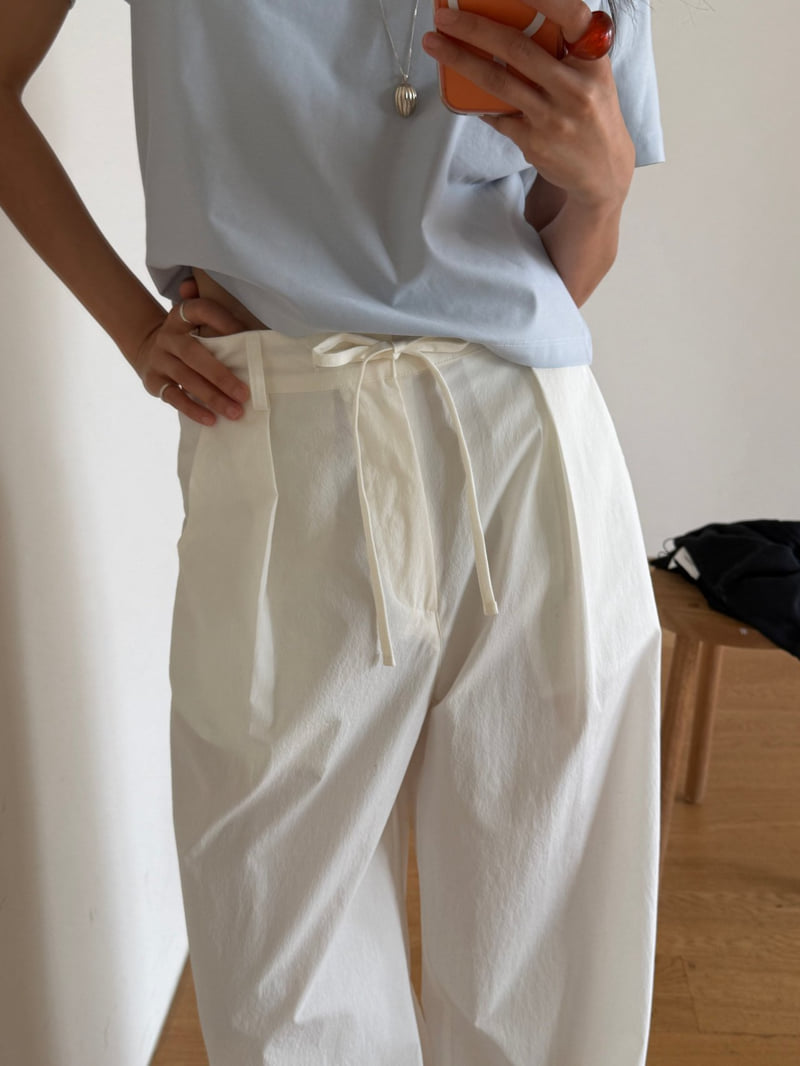 Amygrace - Korean Women Fashion - #womensfashion - Relaxed Band-Waist Pants - 6