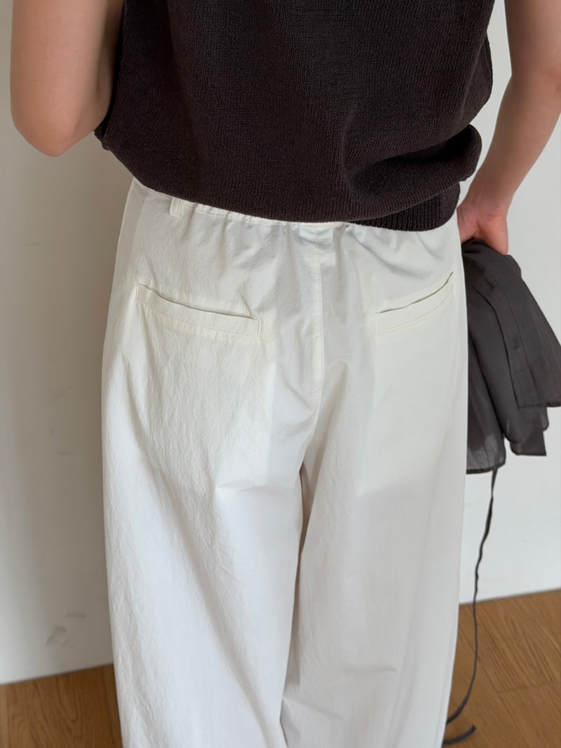 Amygrace - Korean Women Fashion - #womensfashion - Relaxed Band-Waist Pants - 8