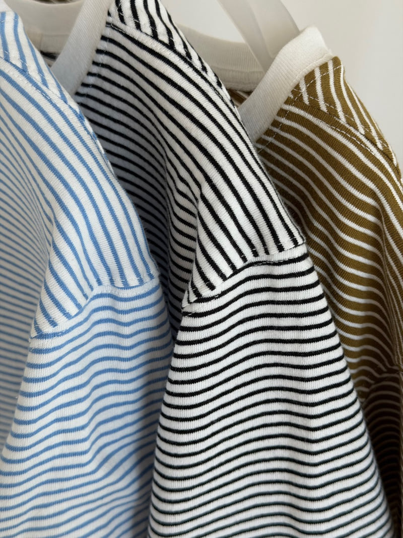 Amygrace - Korean Women Fashion - #womensfashion - Mini Cropped Stripe Tee - 3