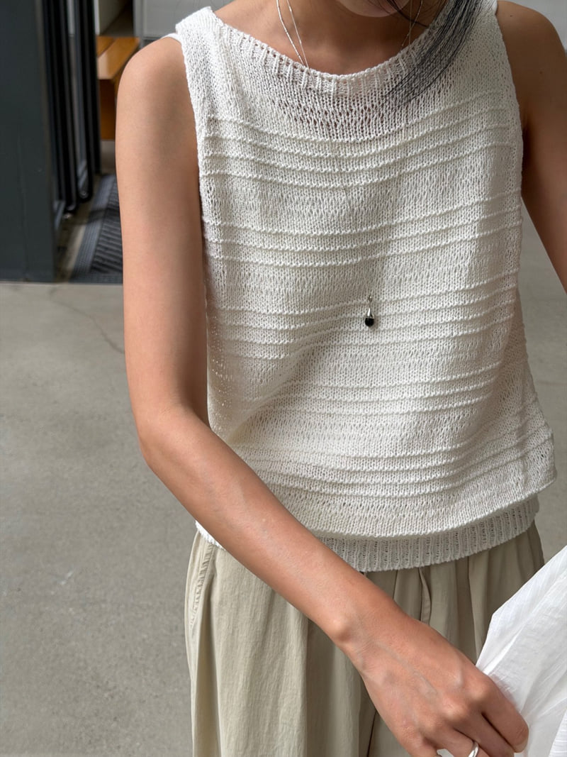 Amygrace - Korean Women Fashion - #womensfashion - Capella Knit Sleeveless Top - 3