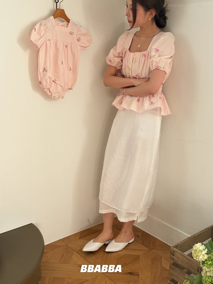 Bbabba - Korean Women Fashion - #momslook - Violet Floral Embroidered Blouse (Mom)