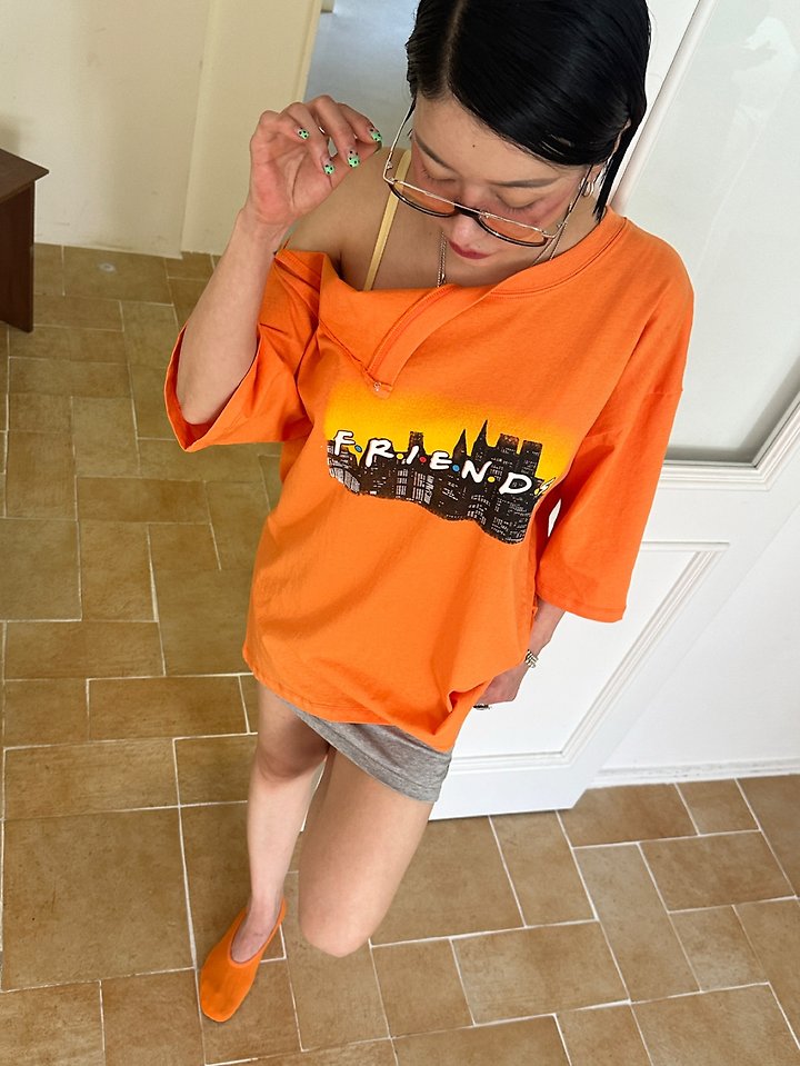 Chavi - Korean Women Fashion - #restrostyle - Friends Slit Tee - 5