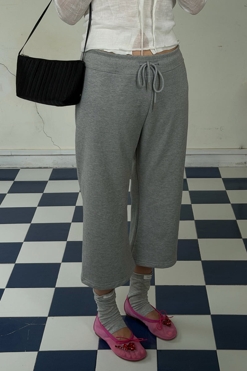 Connaught - Korean Women Fashion - #vintagekidsstyle - Chess Capri Terry Pants - 2
