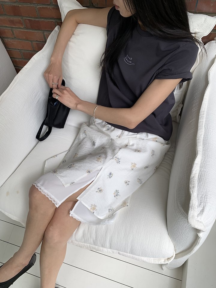 Cranae - Korean Women Fashion - #momslook - Floral Lace Banded Mini Skirt - 12