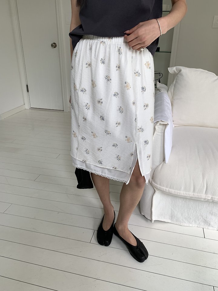 Cranae - Korean Women Fashion - #womensfashion - Floral Lace Banded Mini Skirt - 4