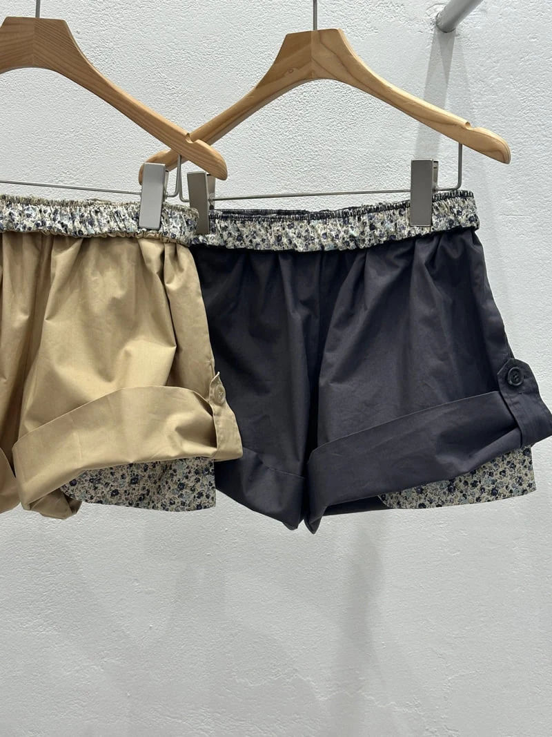 Flash - Korean Women Fashion - #thatsdarling - Rolled-Hem Shorts - 2