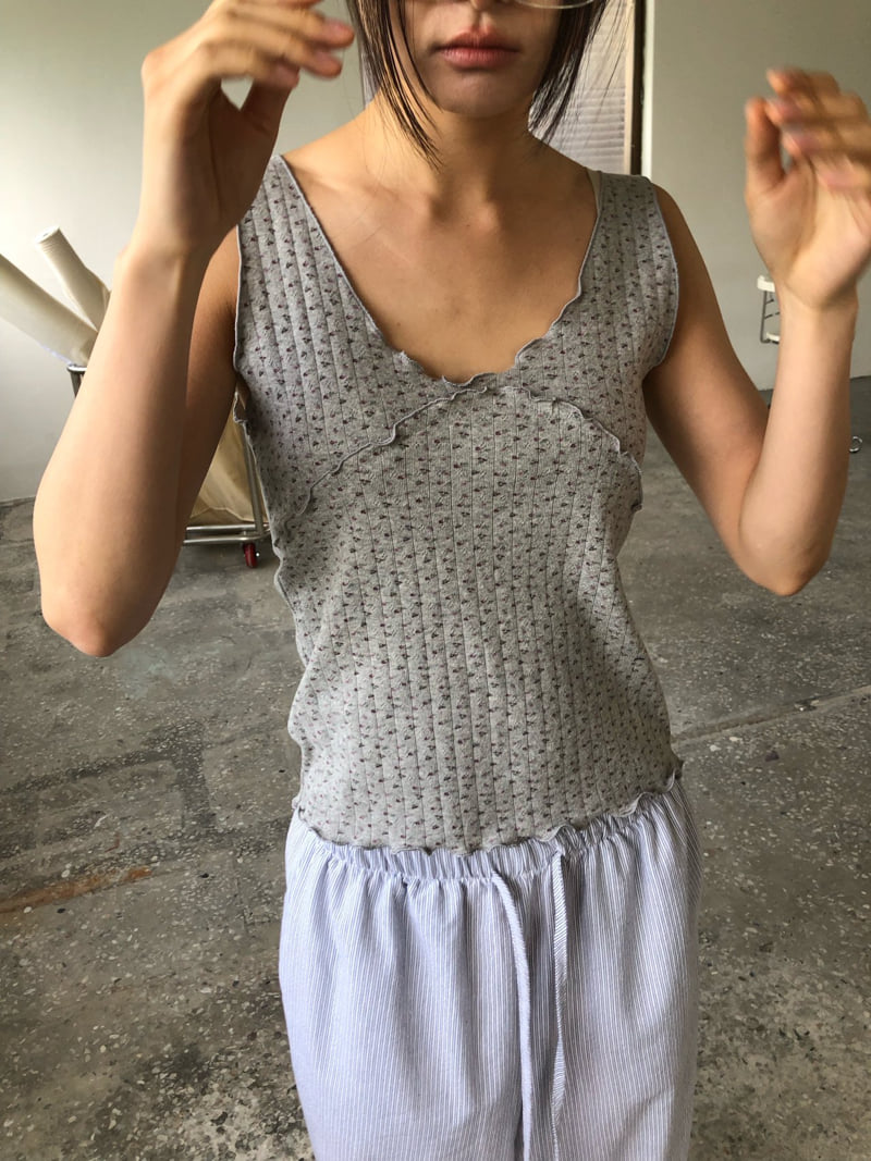 Flash - Korean Women Fashion - #vintagekidsstyle - Molly Sleeveless Top - 9