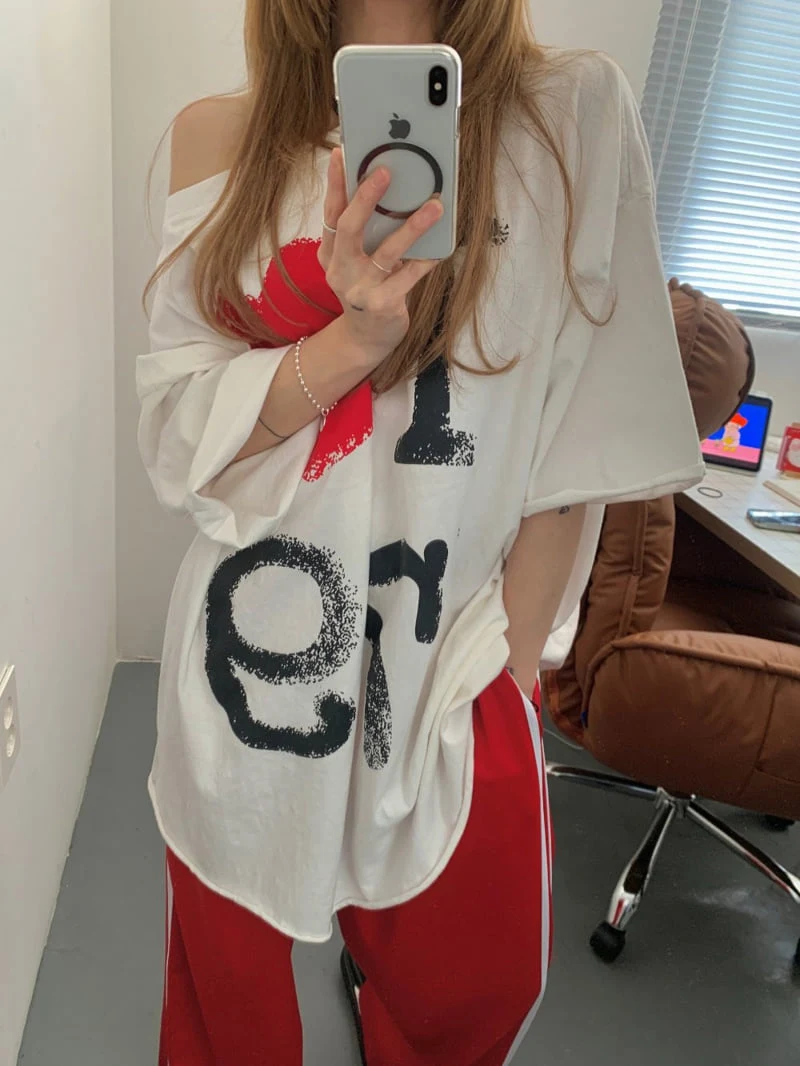 Heil - Korean Women Fashion - #momslook - Pigment Love One-Shoulder Tee - 7