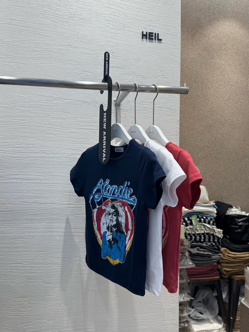 Heil - Korean Women Fashion - #restrostyle - Heart Singer Tee