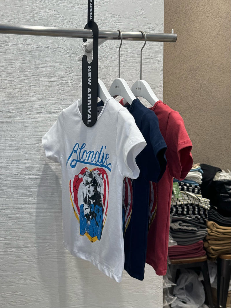 Heil - Korean Women Fashion - #romanticstyle - Heart Singer Tee - 2
