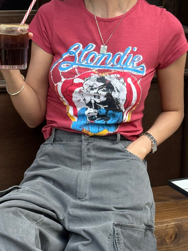 Heil - Korean Women Fashion - #shopsmall - Heart Singer Tee - 4