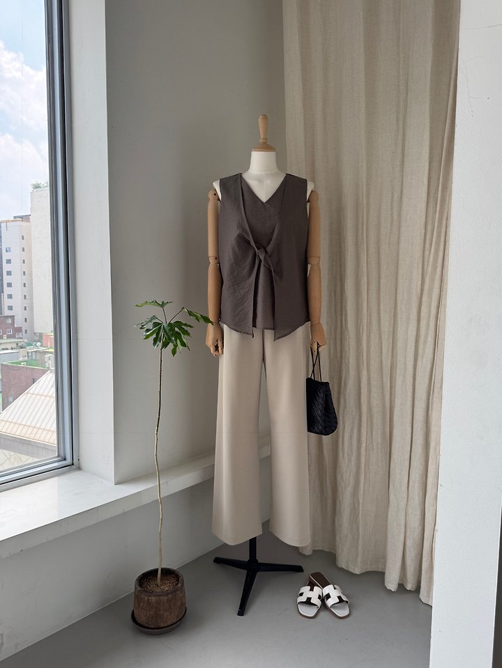 Heize - Korean Women Fashion - #momslook - Twist Detail Sleeveless Blouse - 6